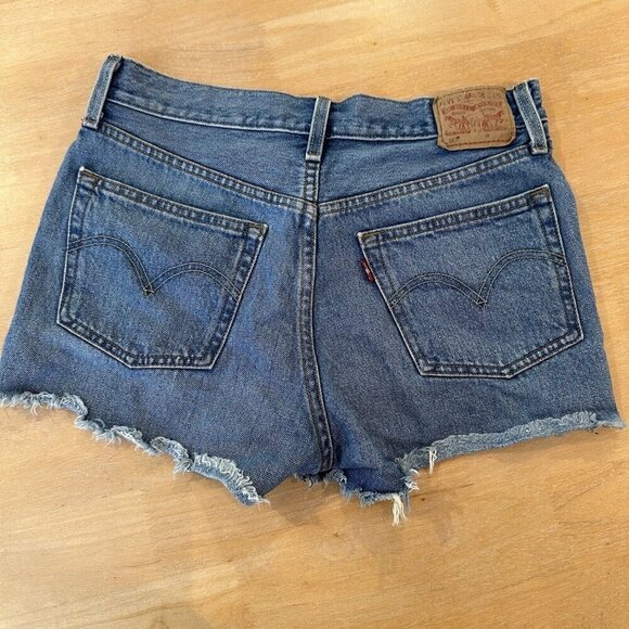 Levis 501 Cutofff Shorts Womens Blue Denim Medium Wash Button Fly Raw Hem Sz 27 - Picture 4 of 10